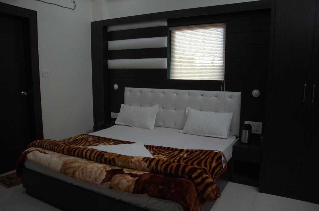 Hotel Mahabir Inn Mathura Exterior photo