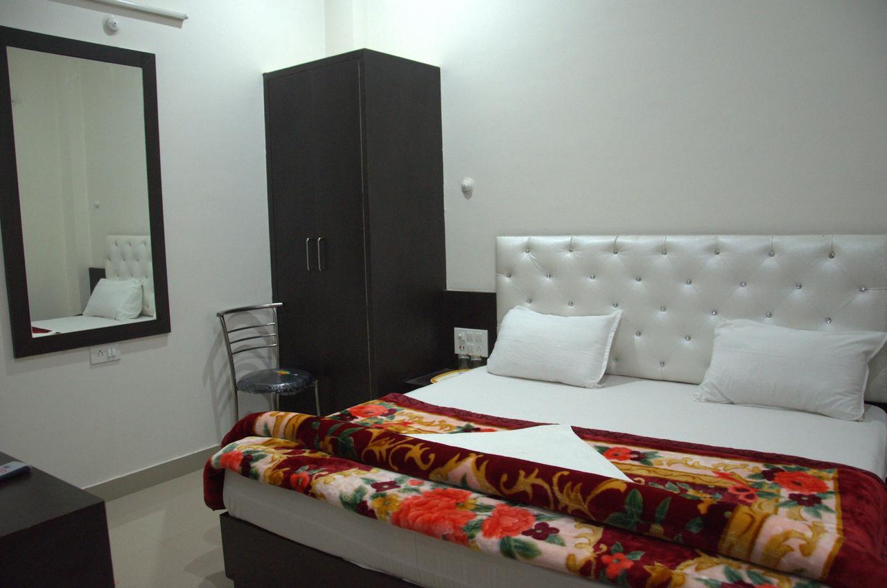 Hotel Mahabir Inn Mathura Exterior photo